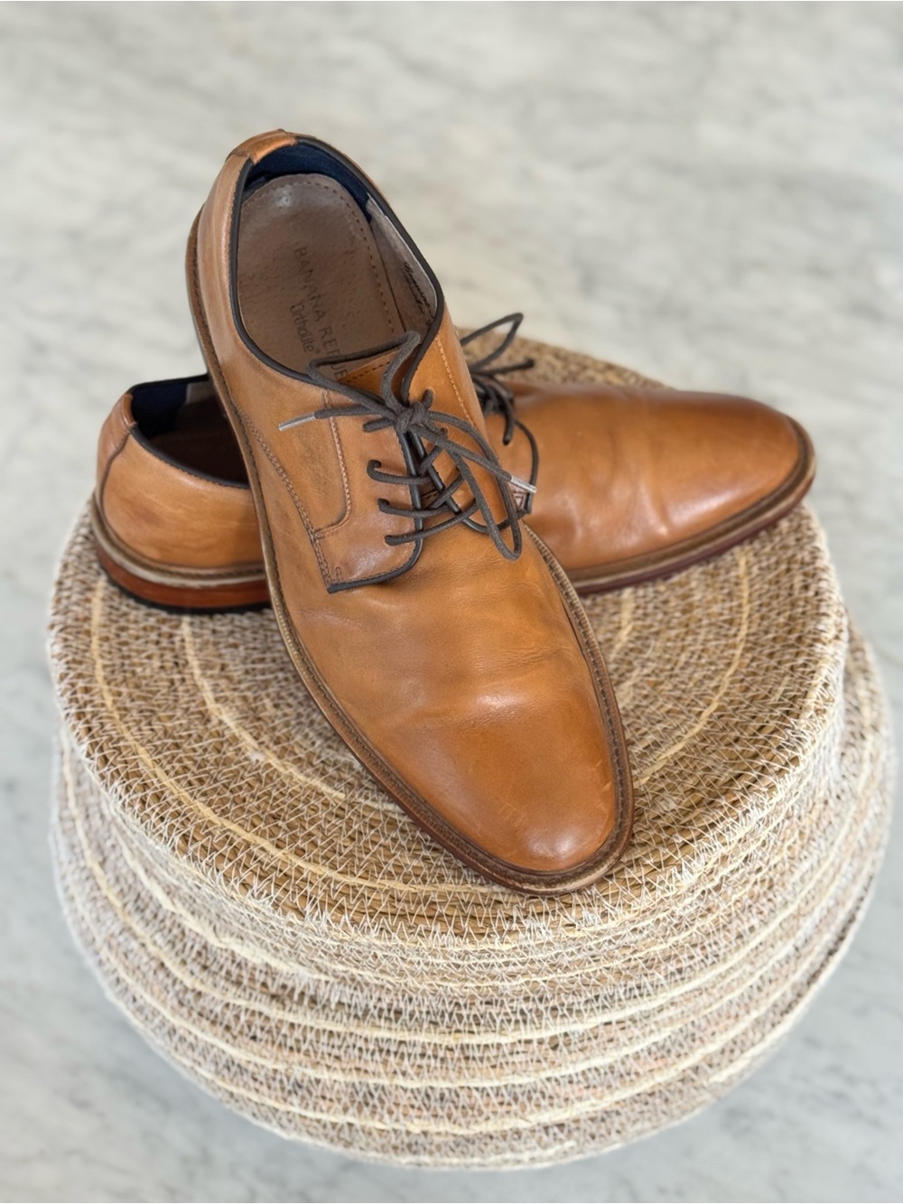 Banana Republic Men's Classic Tan Leather Derby Shoes, Size 9